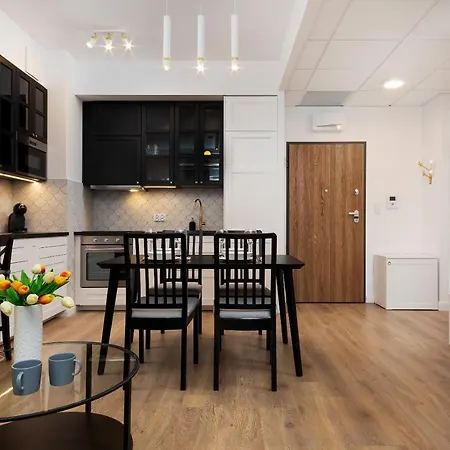 Warsaw Apartments Апартаменты *